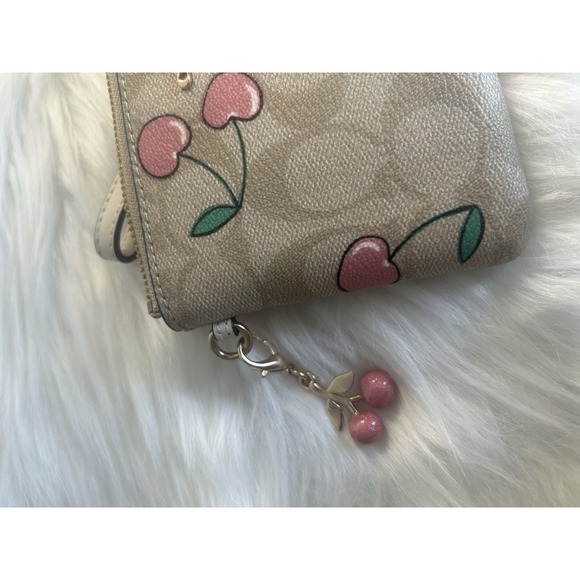 Coach Heart Cherry Corner Zip Wristlet Signature Canvas Khaki CF398 New - Picture 6 of 6